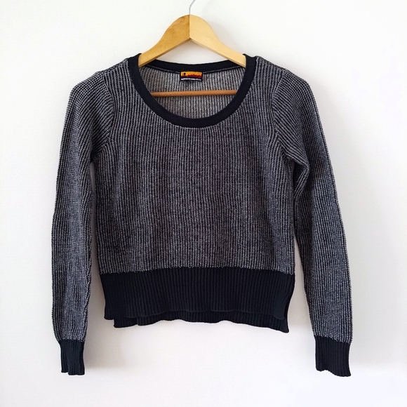 Small black knit sweater by Brooklyn Industries - Picture 1 of 2